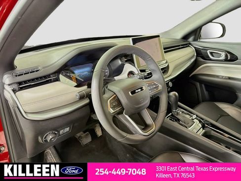 Used 2025 Jeep Compass Limited AWD/4WD image 11