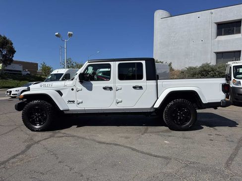 Used 2022 Jeep Gladiator Sport AWD/4WD image 9