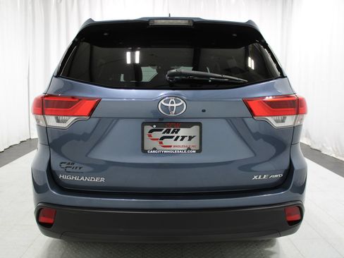 Used 2018 Toyota Highlander XLE AWD/4WD image 7