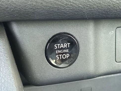 Certified 2025 Nissan Rogue SL w/ Tech Package image 28