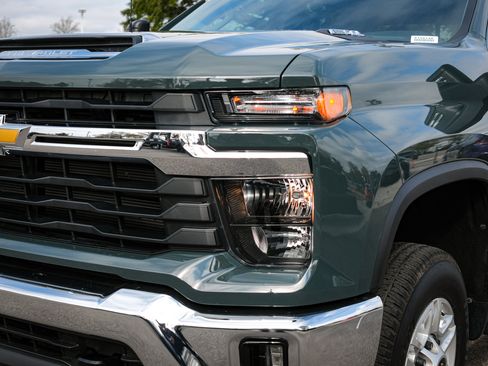 Used 2025 Chevrolet Silverado 2500 LT image 6