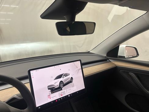 Used 2023 Tesla Model Y Long Range image 16
