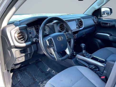 Used 2017 Toyota Tacoma SR5 w/ Tow Package AWD/4WD image 14