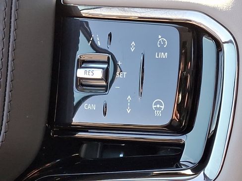 Used 2025 Land Rover Range Rover Velar S image 24