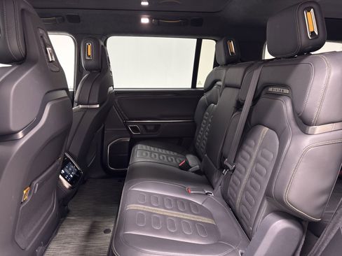 Used 2022 Rivian R1S Launch Edition image 21