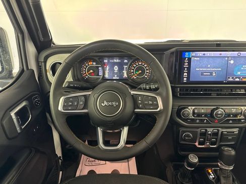 Certified 2025 Jeep Wrangler Unlimited Sahara AWD/4WD image 39