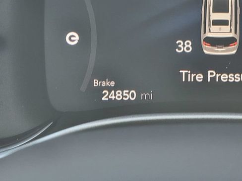 Used 2023 Chrysler Pacifica Touring-L FWD image 37