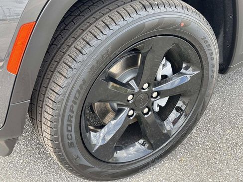 New 2026 Jeep Grand Cherokee Limited w/ Limited Altitude Package RWD image 9