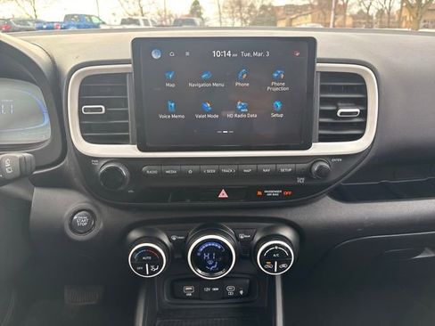 Certified 2023 Hyundai Venue Limited w/ Cargo Package image 19