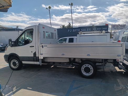 Used 2019 Ford Transit 250 138 RWD image 3