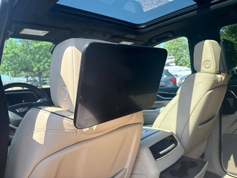 Used 2021 Cadillac Escalade ESV Premium Luxury w/ Driver Assist Tech Package AWD/4WD image 18