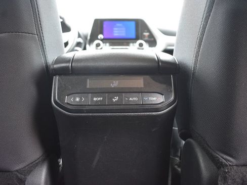 Used 2025 Toyota Highlander LE FWD image 28