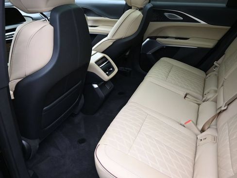 Used 2026 Cadillac Lyriq Signature Luxury AWD/4WD image 24