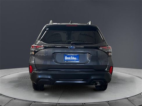 Used 2025 Subaru Forester Premium image 4