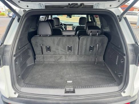 Used 2026 GMC Acadia Elevation w/ Elevation Premium Package FWD image 24
