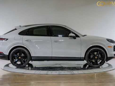 Used 2024 Porsche Cayenne Coupe AWD/4WD image 9