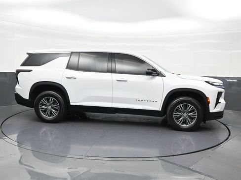 Used 2024 Chevrolet Traverse LS FWD image 7