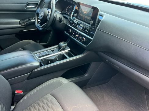 Certified 2022 Nissan Pathfinder SV image 17