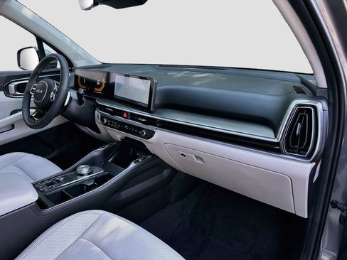 Certified 2025 Kia Sorento EX FWD image 29