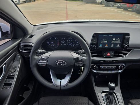 Used 2018 Hyundai Elantra GT FWD image 18