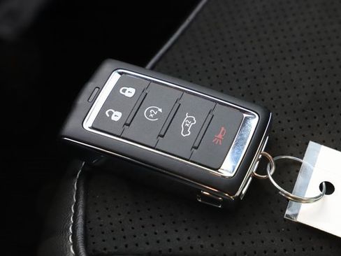 New 2025 Jeep Grand Cherokee Altitude image 32