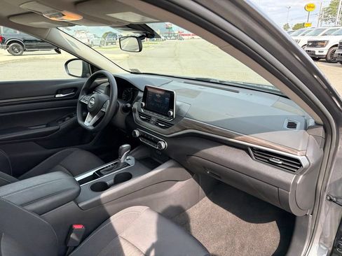 Used 2025 Nissan Altima 2.5 SV FWD image 22