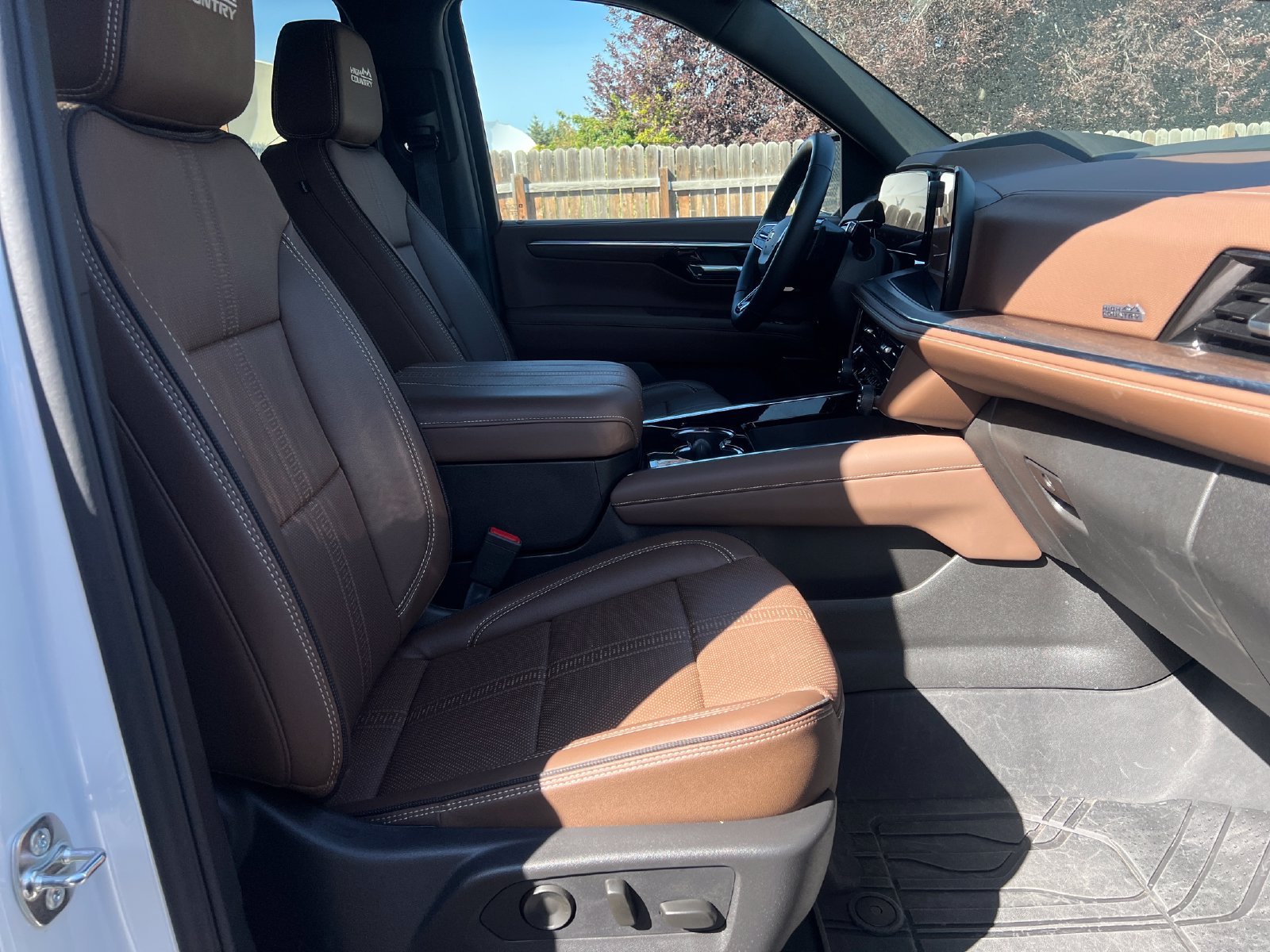 Used 2025 Chevrolet Tahoe High Country AWD/4WD image 32