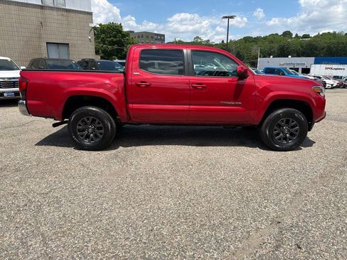 Used 2023 Toyota Tacoma SR5 AWD/4WD image 7