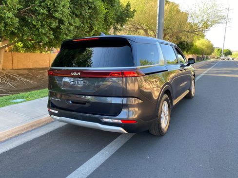 Used 2022 Kia Carnival LX FWD image 8