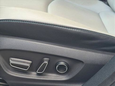 Used 2018 Toyota Prius Prime Advanced FWD image 4