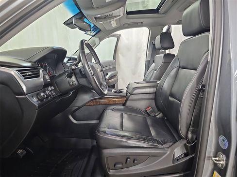 Used 2019 Chevrolet Suburban LT image 21