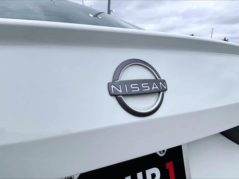 Used 2025 Nissan Altima 2.5 SV FWD image 31