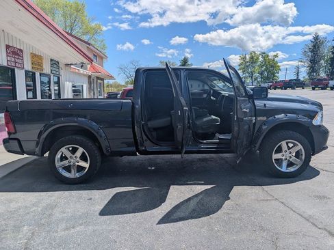 Used 2017 RAM 1500 Express AWD/4WD image 16
