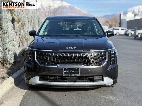 Used 2025 Kia Carnival image 2