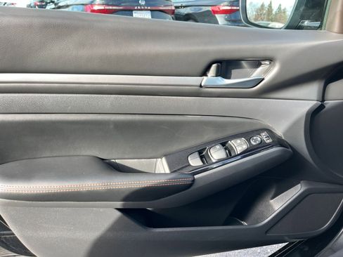 Used 2025 Nissan Altima 2.5 SR image 20