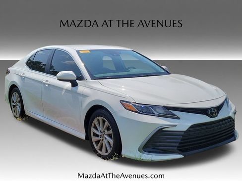 Used 2022 Toyota Camry LE FWD image 8