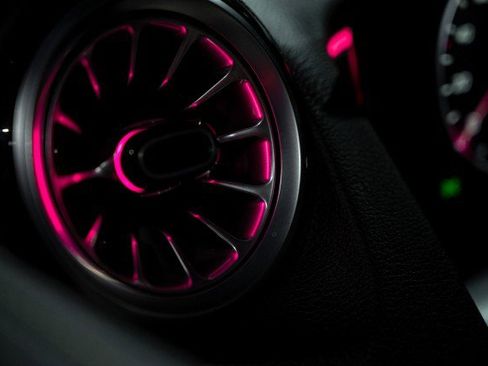 New 2025 Mercedes-Benz GLB 250 image 19