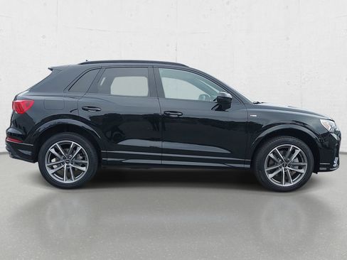 Certified 2025 Audi Q3 2.0T Premium w/ Convenience Package AWD/4WD image 4