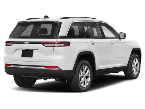 Certified 2022 Jeep Grand Cherokee Limited AWD/4WD image 35