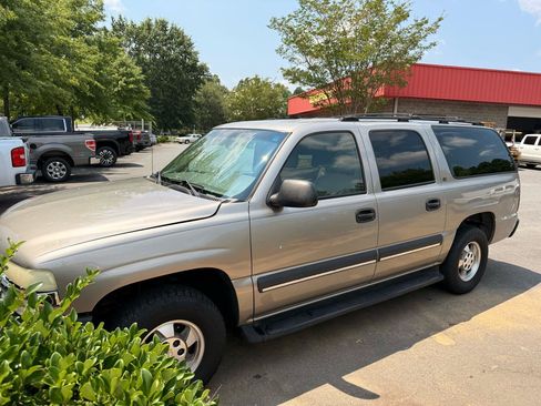 Used 2002 Chevrolet Suburban LS RWD image 2