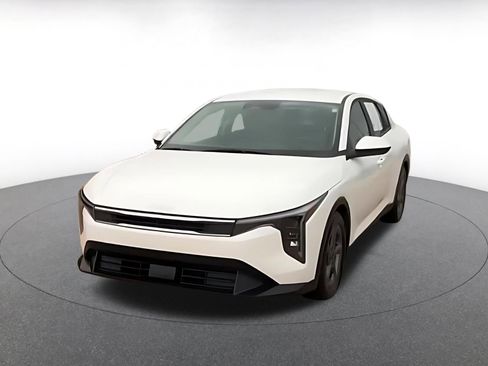 Used 2025 Kia K4 LXS image 9