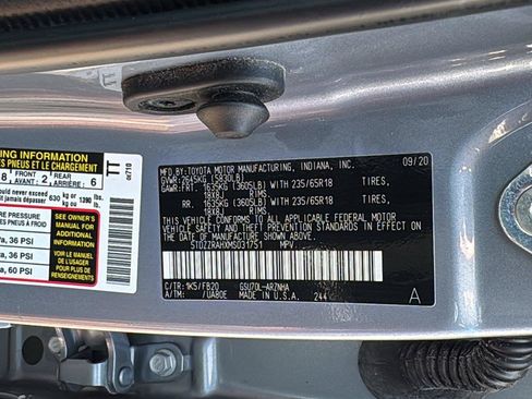 Used 2021 Toyota Highlander LE FWD image 25