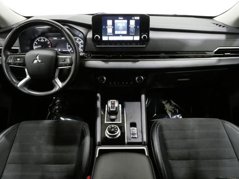 Used 2023 Mitsubishi Outlander SE image 8