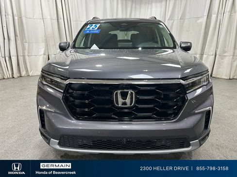 Used 2025 Honda Pilot Elite image 3
