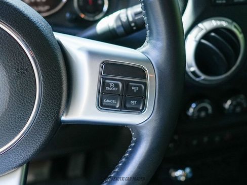 Used 2016 Jeep Wrangler Unlimited Rubicon image 35