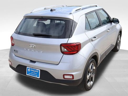 Used 2025 Hyundai Venue SEL FWD image 5