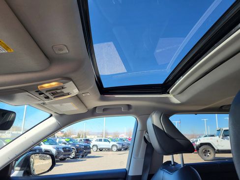 Used 2024 Toyota Highlander XLE image 38