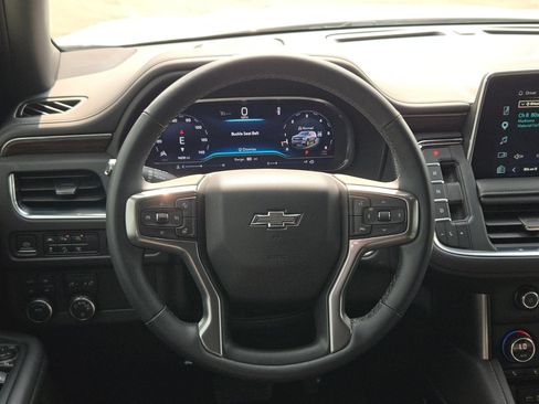 Used 2023 Chevrolet Suburban Z71 w/ Luxury Package AWD/4WD image 19