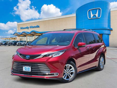 Used 2021 Toyota Sienna Limited FWD image 1