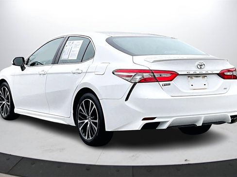 Used 2018 Toyota Camry SE image 7